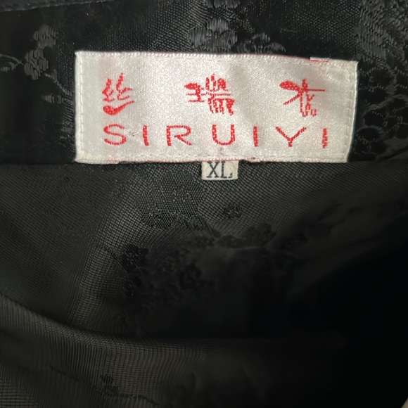 Stunning Brocade Traditional Cheongsam - Picture 7 of 8